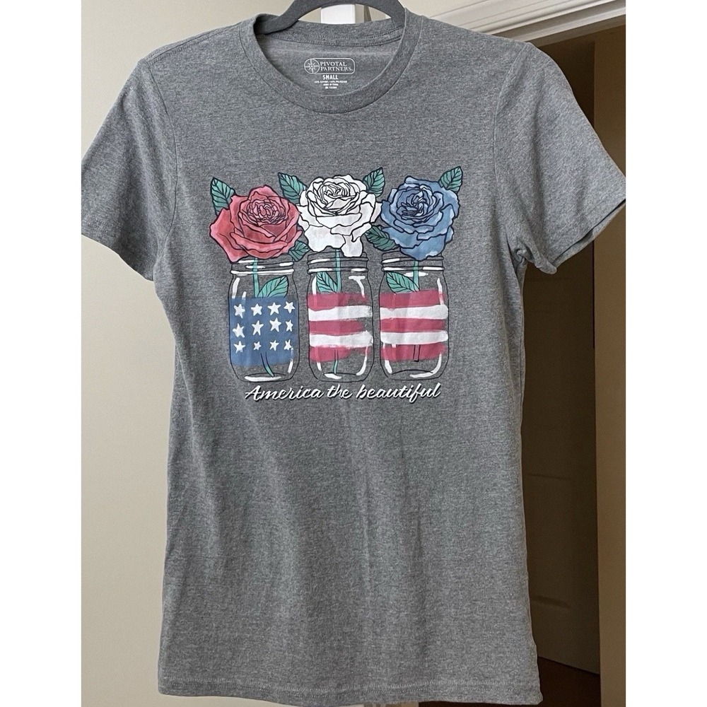 Pivotal Partners T-Shirt Floral Rose America the Beautiful USA Unisex M Flag
